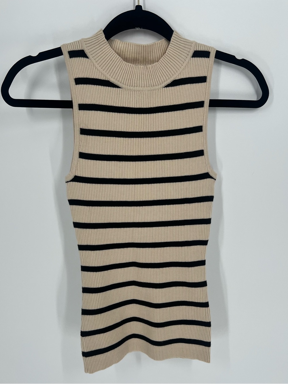 Zesica Women’s Beige & Black High Neck Ribbed Striped Tank Top Size Small
